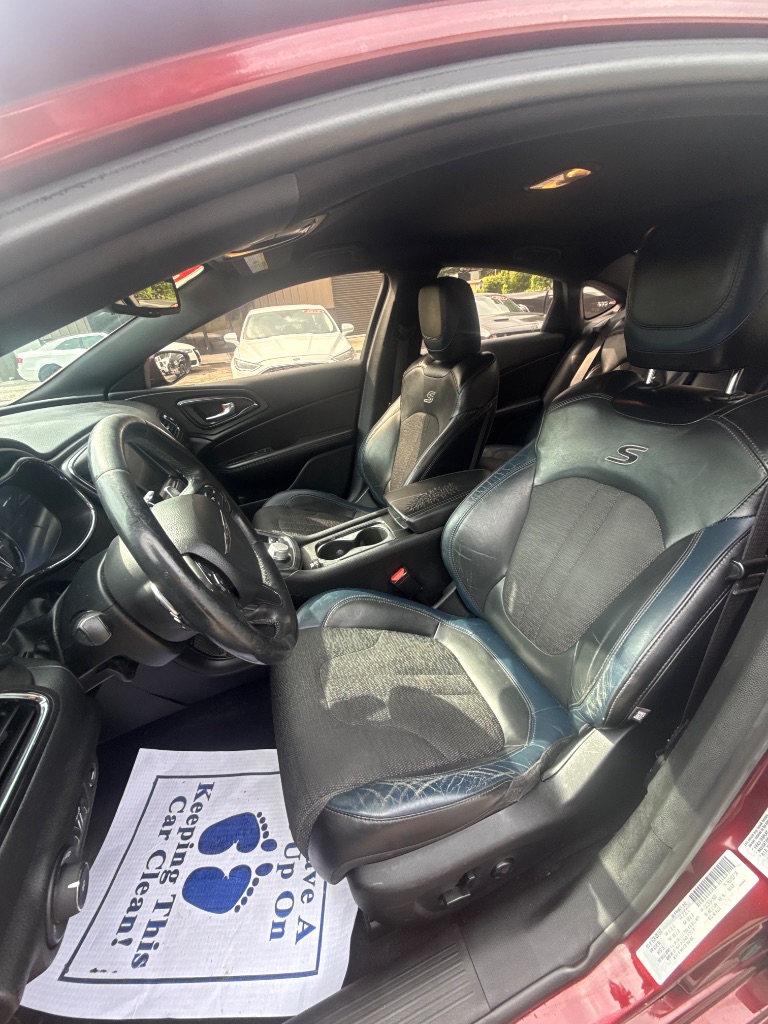 2016 Chrysler 200 S - Photo 9