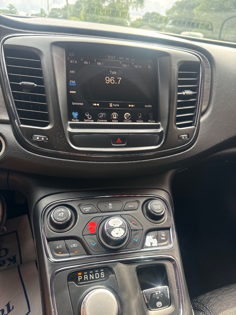 2016 Chrysler 200 S - Photo 12