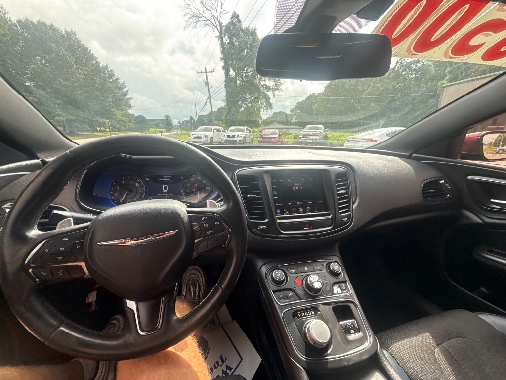 2016 Chrysler 200 S - Photo 10